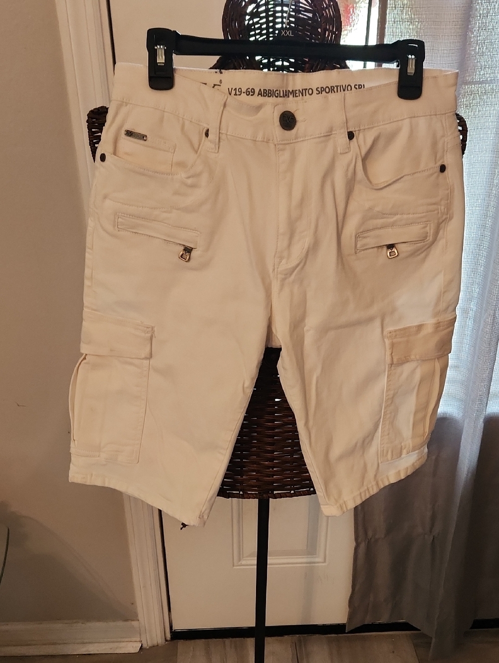 Men's Cream Cargo Shorts with Multiple Pockets